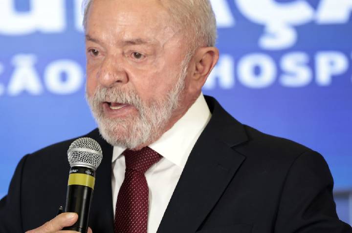 A pedido de Lula, ministro da Defesa irá à Venezuela na próxima semana