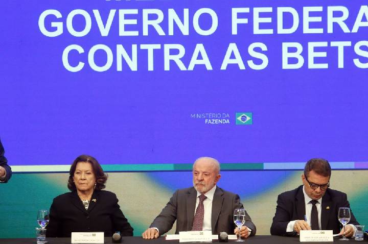 Bets que continuarem no ar após prazo serão bloqueadas, diz Durigan