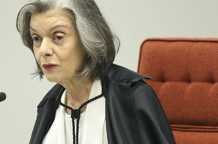 Cármen Lúcia antecipa eleição para sucessão no TSE