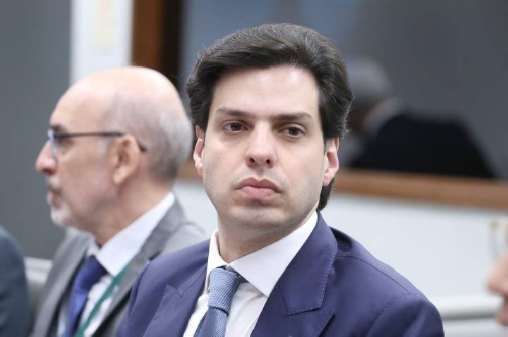 Comissão aprova projeto que define regras para abastecimento de aeronaves em solo
