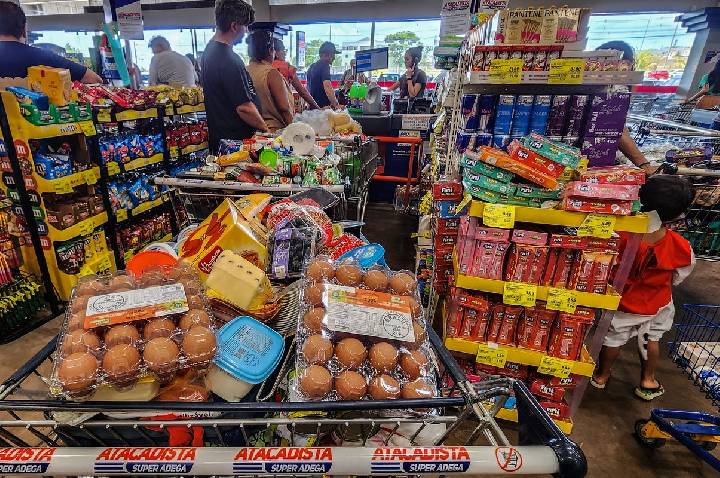 Consumo de alimentos cresce após proibição das bets no país, diz Abras