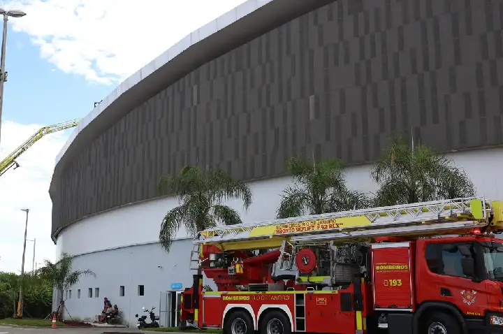 Defesa Civil do Rio interdita parte do Velódromo atingido por incêndio