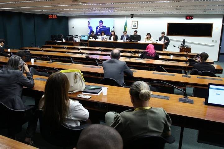 Estudantes e representantes de faculdades particulares pedem revisão de regras do Fies