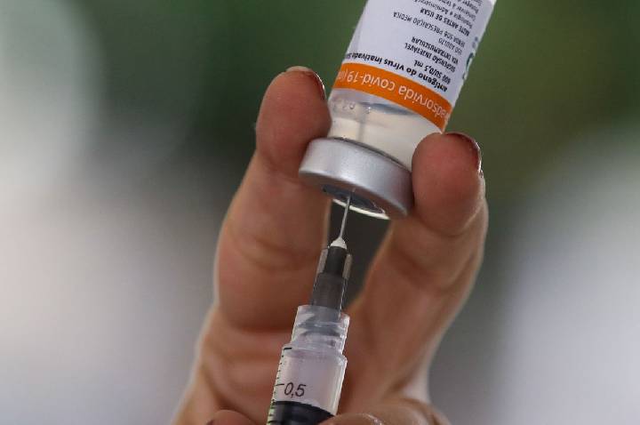 Há 5 anos, Brasil aplicava primeiras doses de vacina contra a covid-19