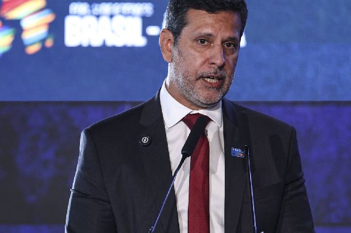 MEC irá pedir investigação de ameaças a universidades em redes sociais
