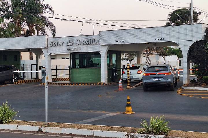 Moraes suspende visitas a Bolsonaro na prisão domiciliar