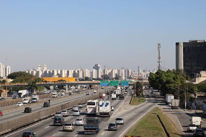 MPRJ pede suspensão das obras na Via Dutra, após risco de alagamento