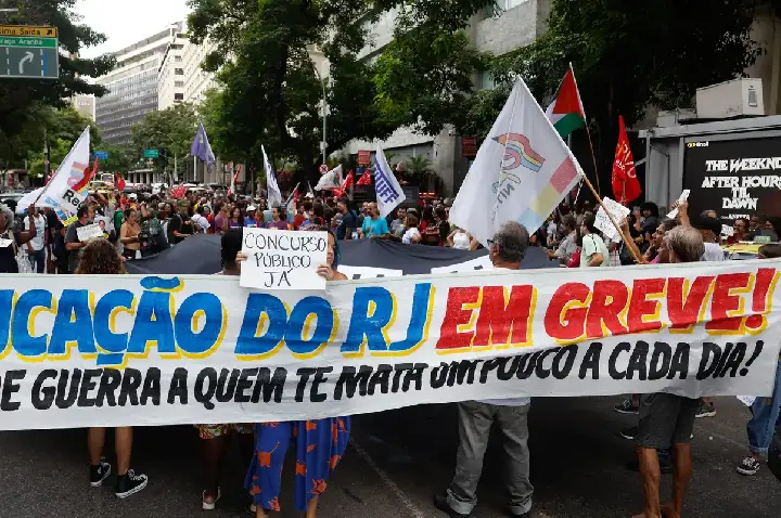 Professores estaduais e municipais do Rio fazem paralisação de 24h