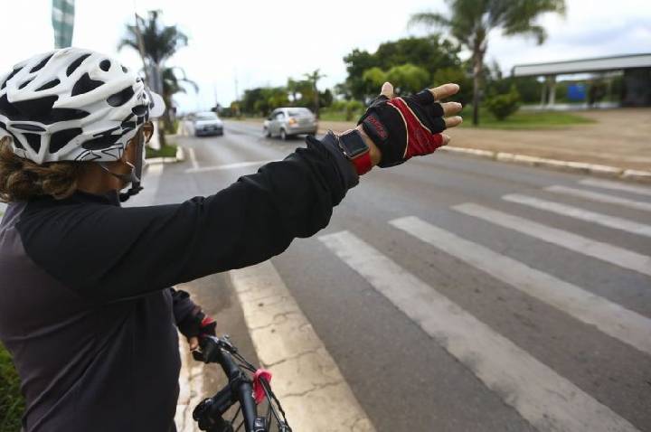 Projeto aumenta pena para motorista que matar pedestre ou ciclista