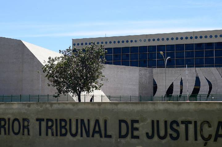 STJ condena ministro Marco Buzzi a perda de cargo por crimes sexuais 