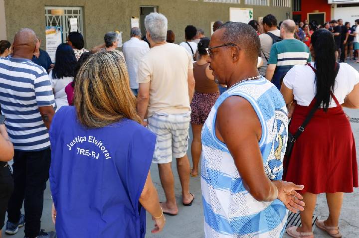 TRE-RJ suspende propaganda eleitoral gratuita no RJ até domingo 