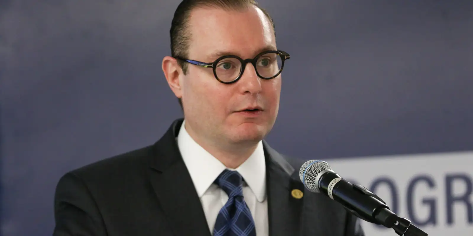 Zanin autoriza empresária a ficar em silêncio na CPMI do INSS