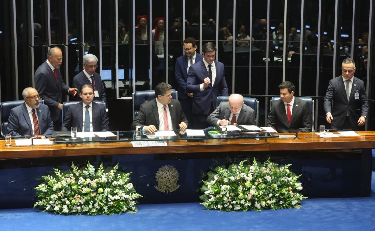 Congresso promulga o fim da escala 6x1 e aposentadoria especial para agentes de saúde