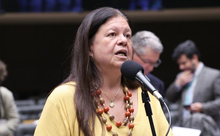 Projeto suspende cobrança de tributos na importação de urânio